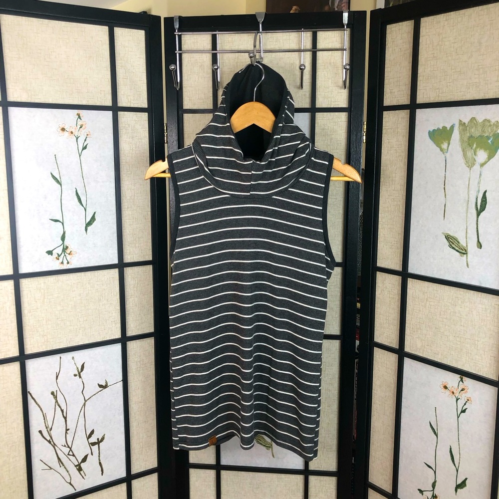 APRT Amazing Sleeveless Hoodie Stripe Tee. Women Size Medium.